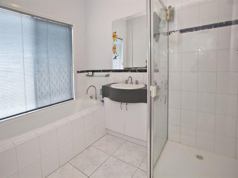 28 Georgette Crescent, Endeavour Hills VIC 3802