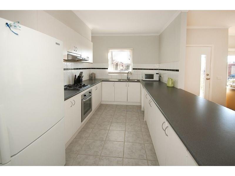 4/24 Tulloch Grove, Glen Waverley VIC 3150