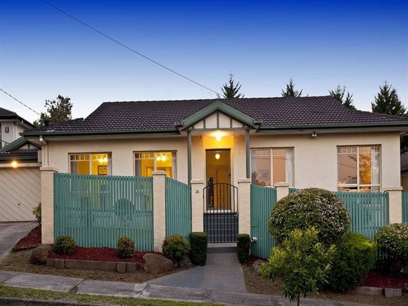 24 Aurisch Avenue, Glen Waverley VIC 3150