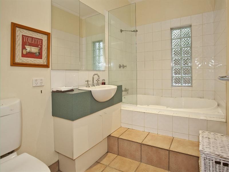 24 Aurisch Avenue, Glen Waverley VIC 3150