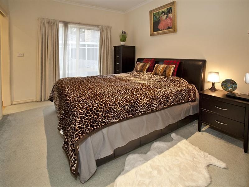 24 Aurisch Avenue, Glen Waverley VIC 3150