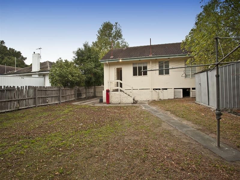 11 Woonah Street, Chadstone VIC 3148