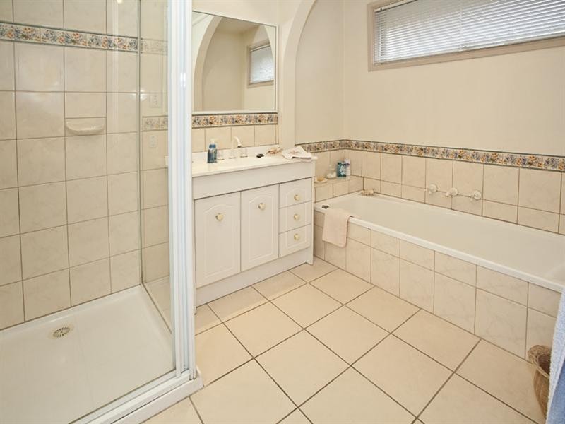 5 Pineview Close, Wheelers Hill VIC 3150