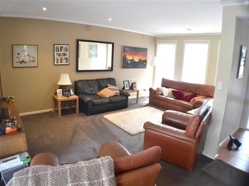 17 Brennan Drive, Wantirna South VIC 3152