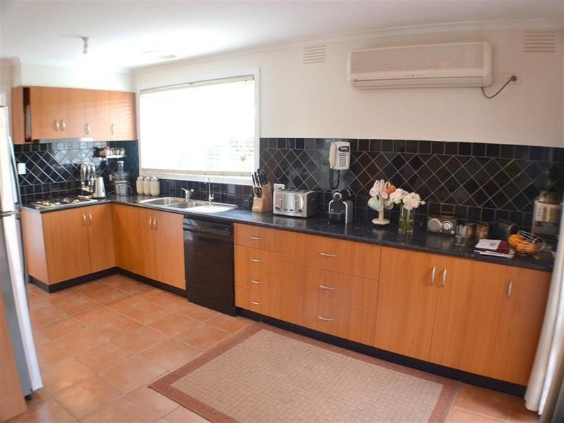 17 Brennan Drive, Wantirna South VIC 3152