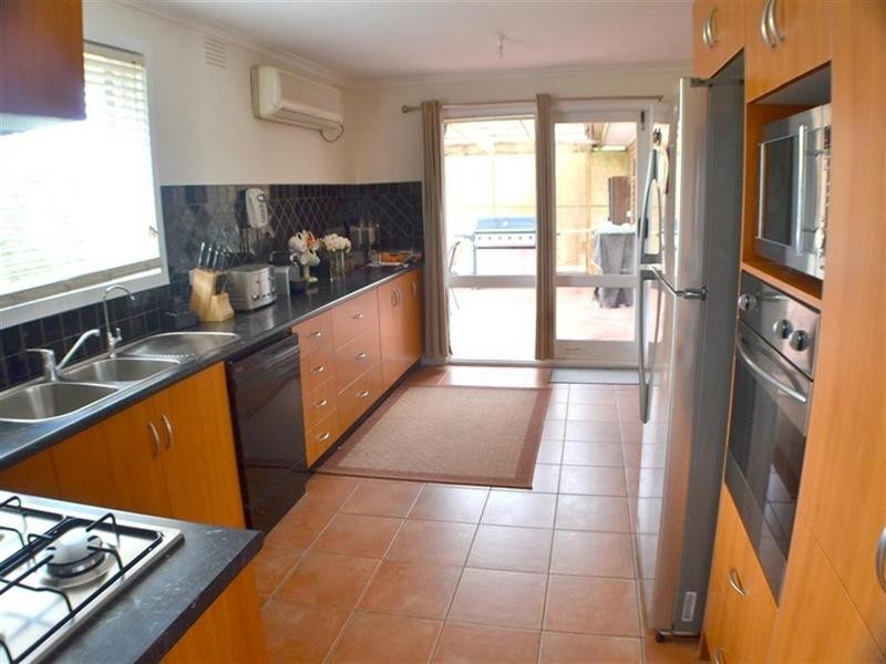 17 Brennan Drive, Wantirna South VIC 3152