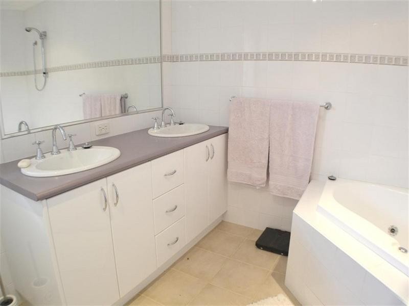 17 Brennan Drive, Wantirna South VIC 3152