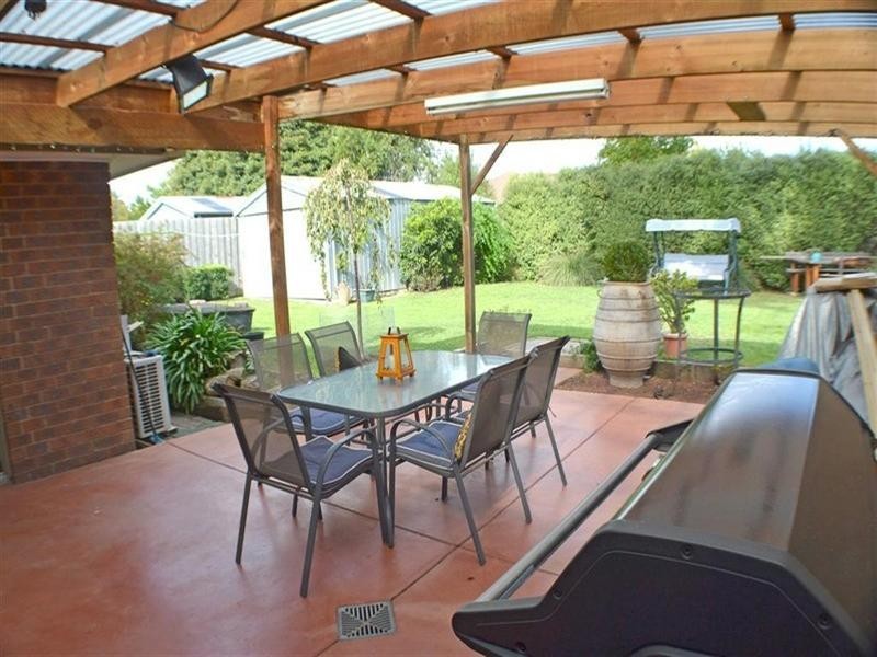 17 Brennan Drive, Wantirna South VIC 3152