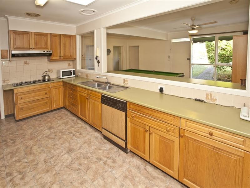 43 Grantley Drive, Glen Waverley VIC 3150