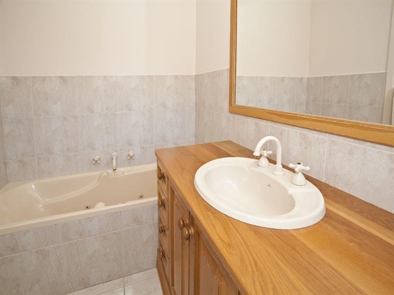 43 Grantley Drive, Glen Waverley VIC 3150