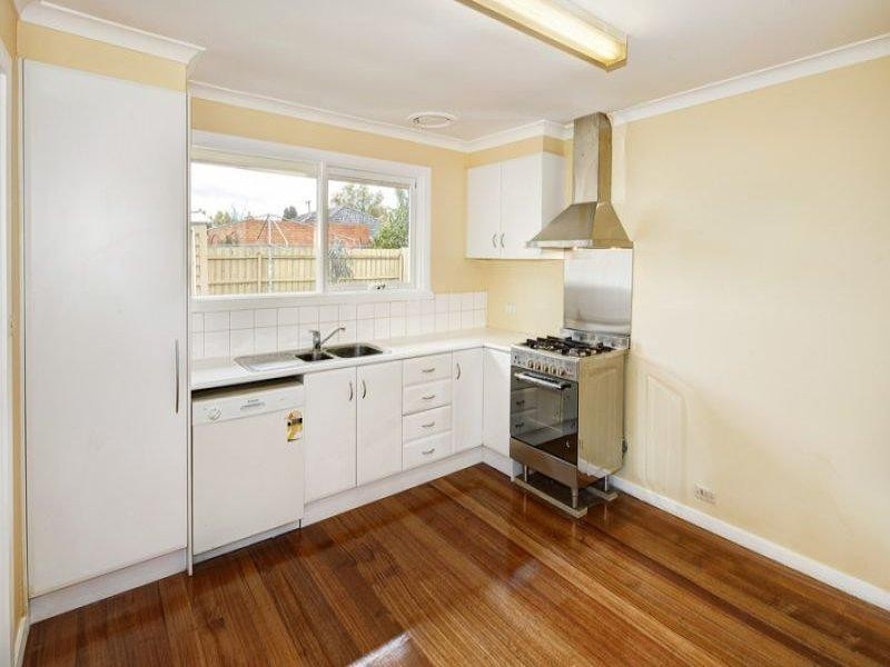 8 Manooka Street, Burwood East VIC 3151