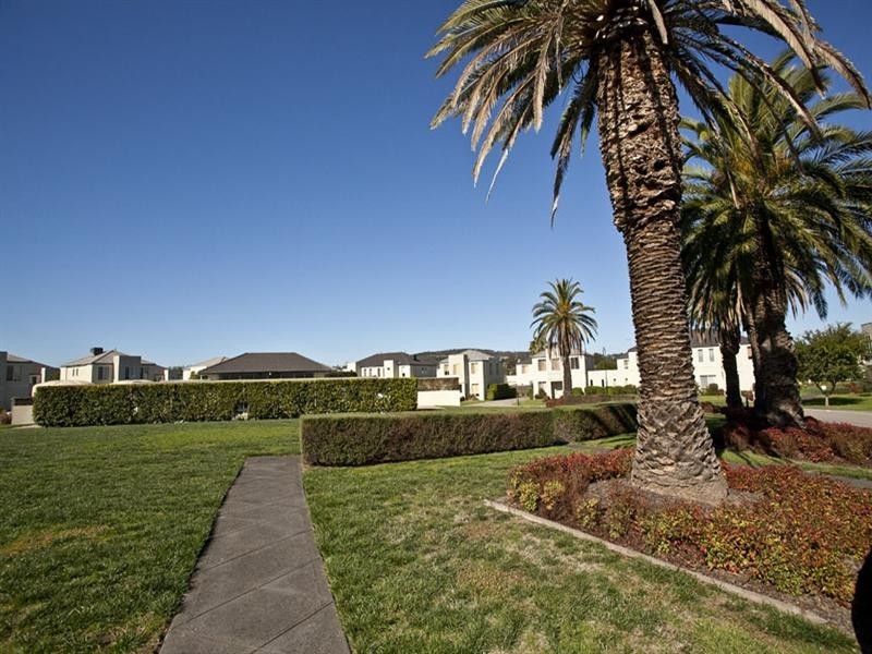 89 Sovereign Manors Crescent, Rowville VIC 3178