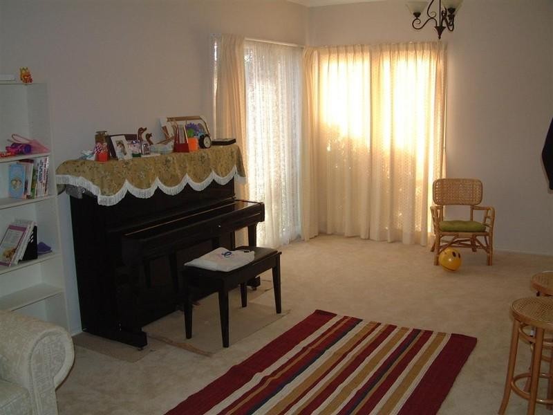 1 Larkspur Circuit, Glen Waverley VIC 3150