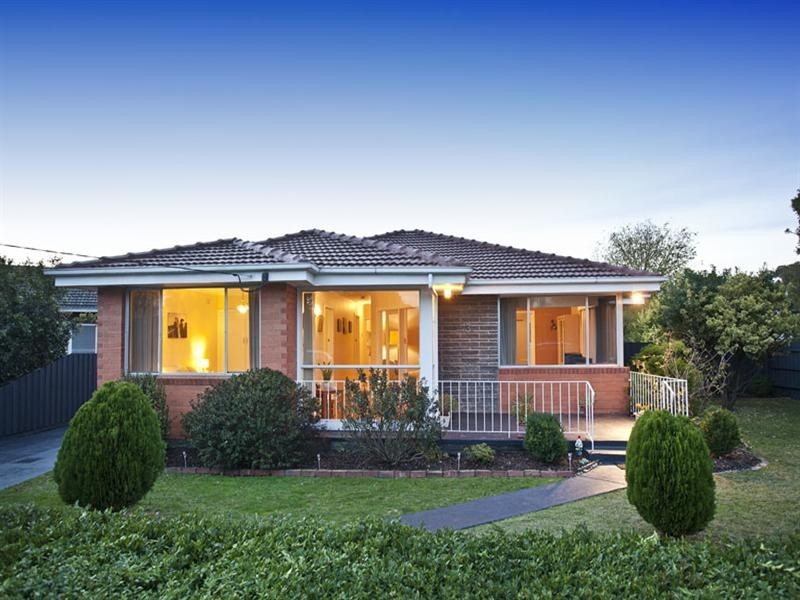13 Johnson Drive, Glen Waverley VIC 3150