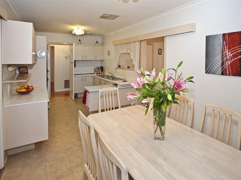 13 Johnson Drive, Glen Waverley VIC 3150