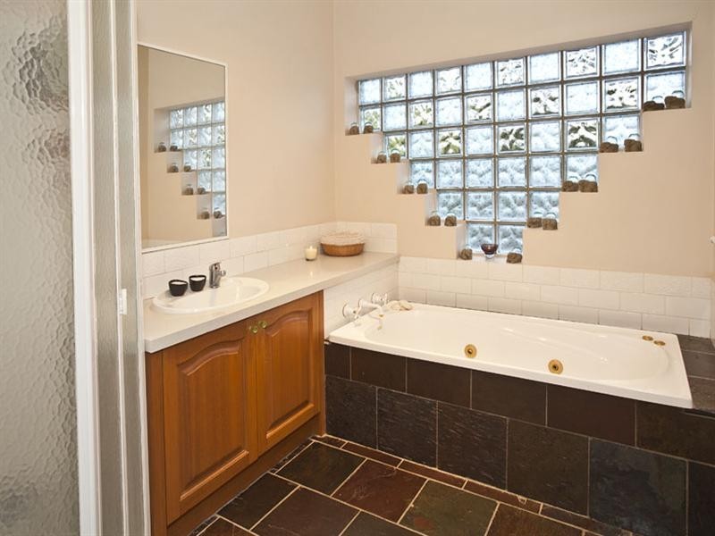 1/1 Rolls Court, Glen Waverley VIC 3150