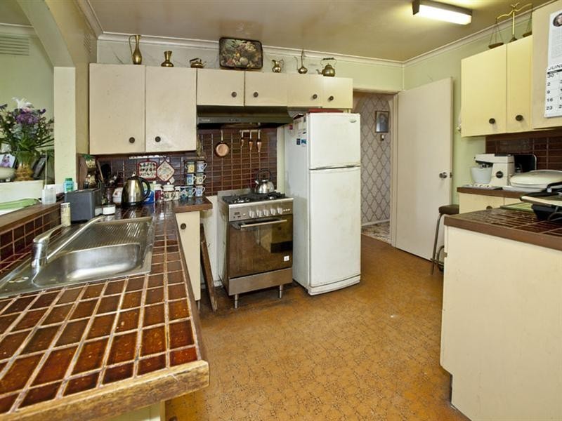 51 Tiverton Drive, Mulgrave VIC 3170