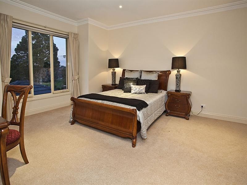 18 Kwinana Street, Glen Waverley VIC 3150