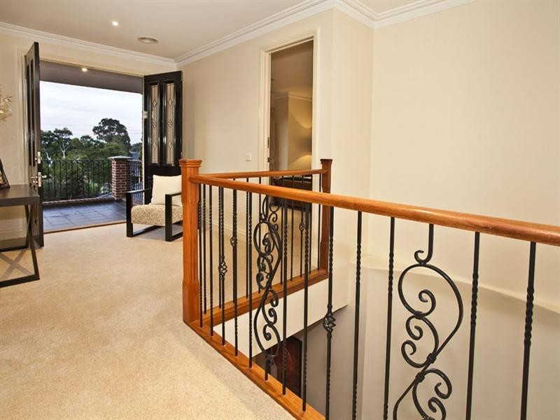 18 Kwinana Street, Glen Waverley VIC 3150