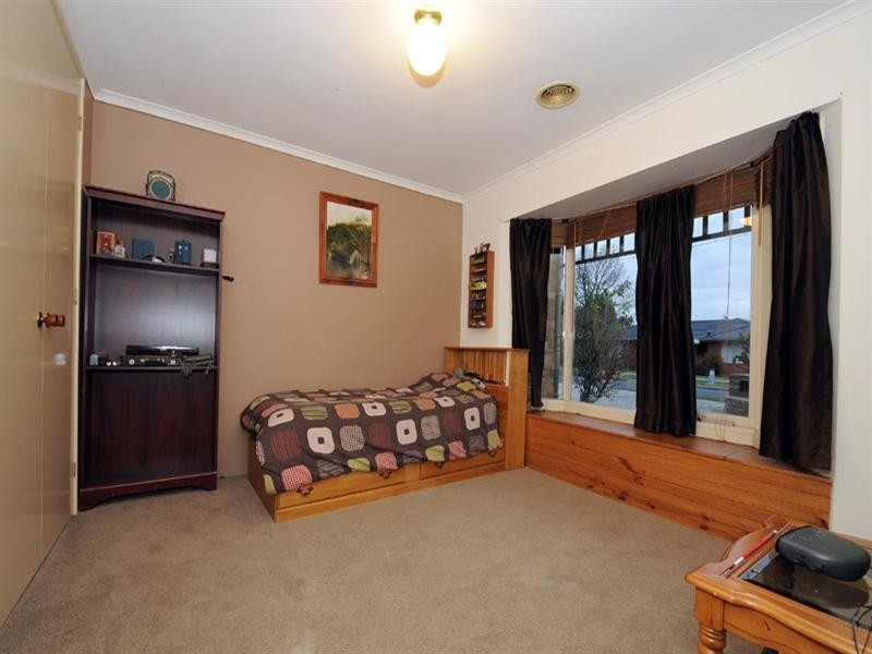 19 Sunrise Drive, Mulgrave VIC 3170