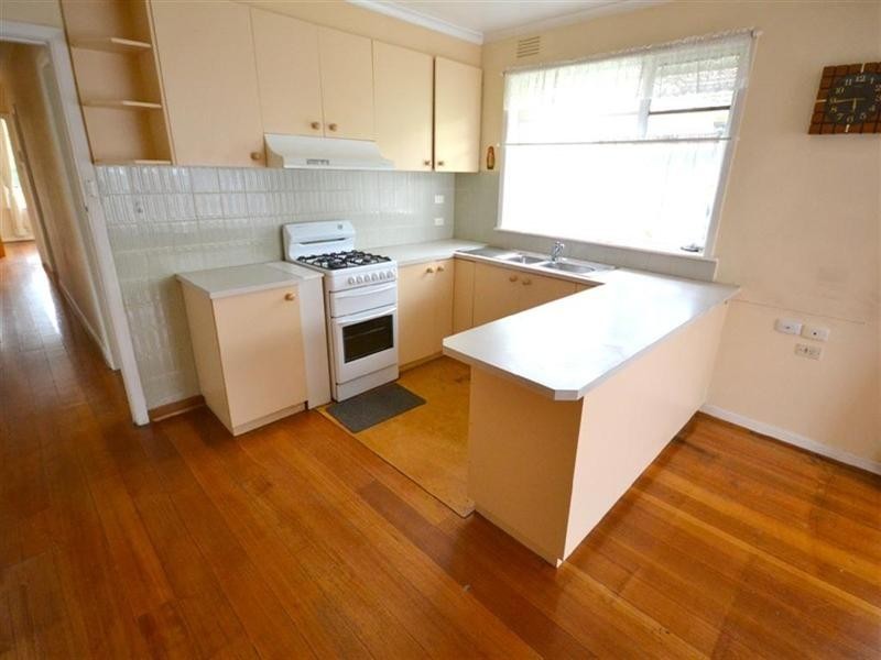 27 Middleborough Road, Burwood VIC 3125