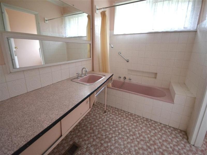 27 Middleborough Road, Burwood VIC 3125