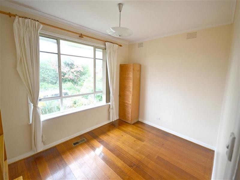 27 Middleborough Road, Burwood VIC 3125