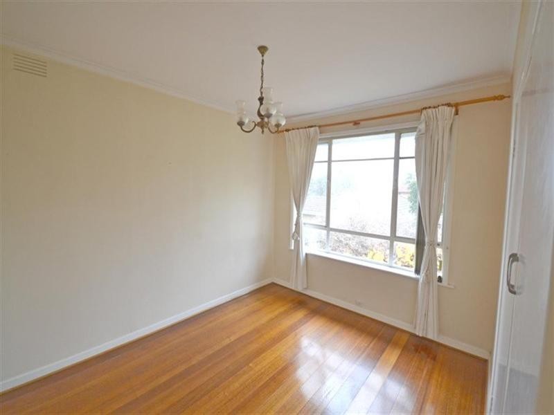 27 Middleborough Road, Burwood VIC 3125