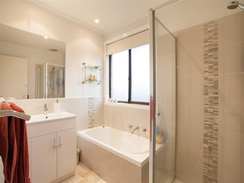 8 Prospect Hill Crescent, Dandenong North VIC 3175