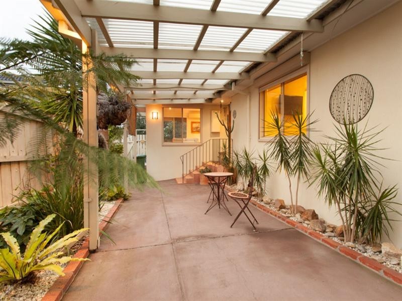 8 Julius Crescent, Noble Park North VIC 3174