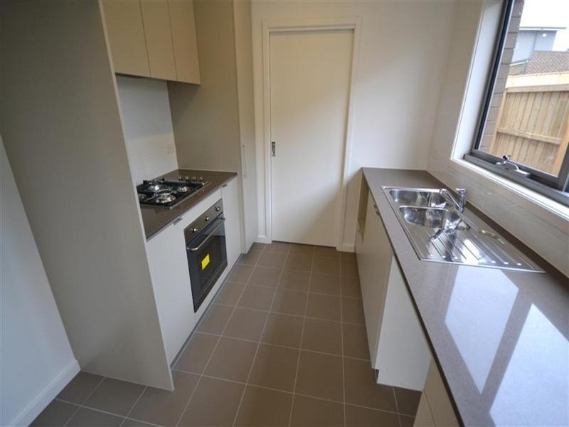 34 Grove Way, Wantirna South VIC 3152