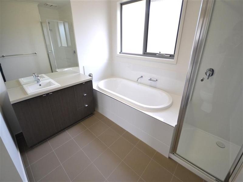 34 Grove Way, Wantirna South VIC 3152