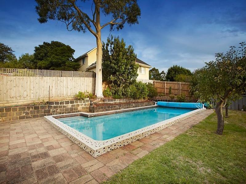 6 Grandview Road, Chadstone VIC 3148