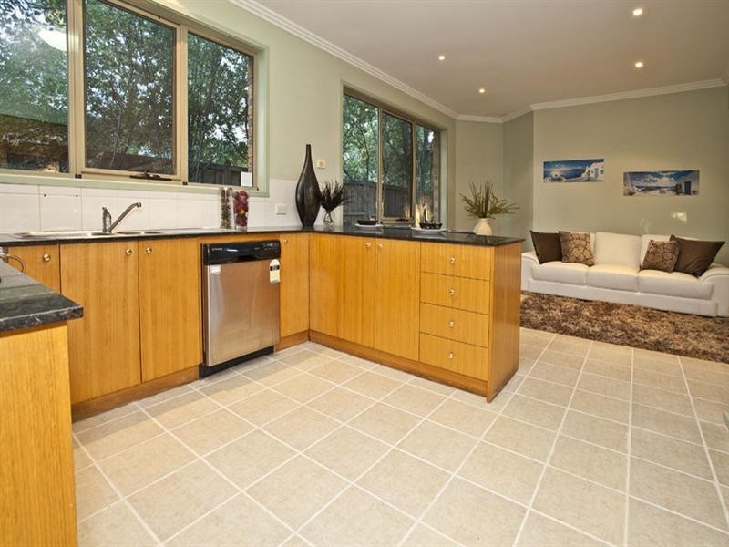 8 Lakeview Court, Glen Waverley VIC 3150