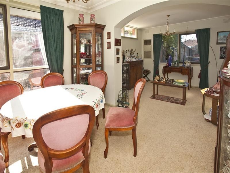 75 Benwerrin Drive, Burwood East VIC 3151