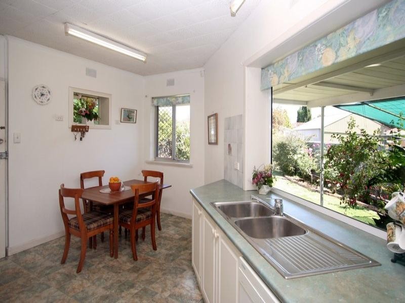 1 Janet Avenue, Glynde SA 5070