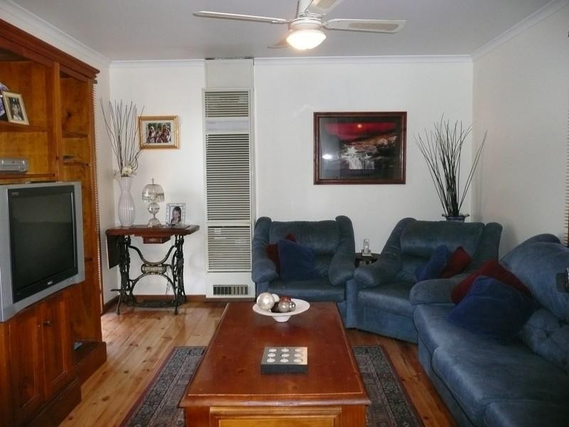 1 Bruce Crescent, Para Vista SA 5093