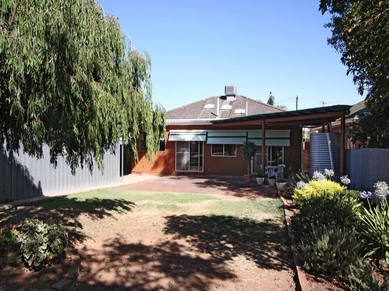 6 Moore Crescent, Campbelltown SA 5074