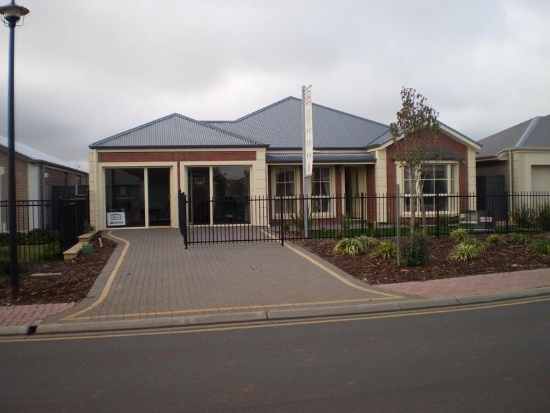 15 Lakeside Drive, Andrews Farm SA 5114