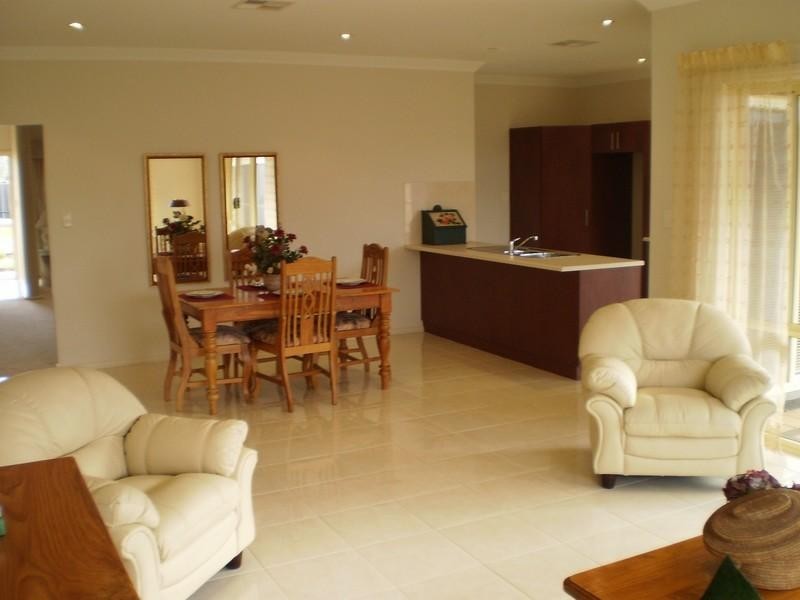 15 Lakeside Drive, Andrews Farm SA 5114