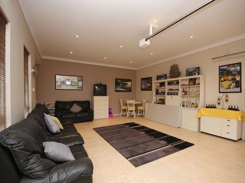 17 Rochester Crescent, Golden Grove SA 5125