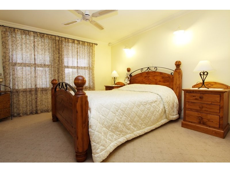 18 Oakdale Drive, Gilles Plains SA 5086