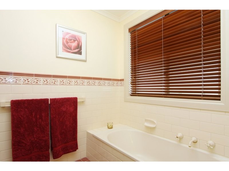 18 Oakdale Drive, Gilles Plains SA 5086