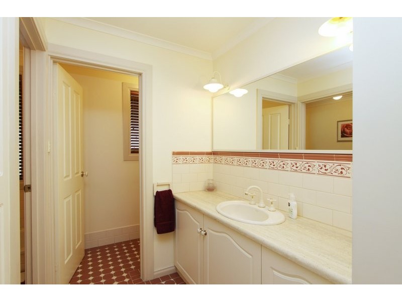 18 Oakdale Drive, Gilles Plains SA 5086