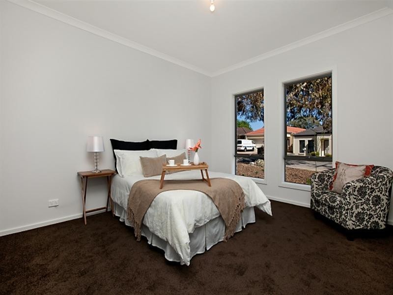 5a and 5b Thorndon Crescent, Paradise SA 5075