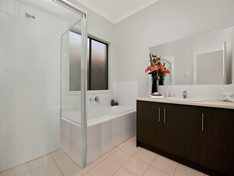 5a and 5b Thorndon Crescent, Paradise SA 5075