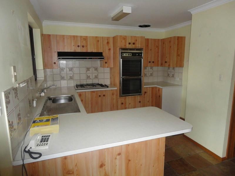 27 Robertson Crescent, Redwood Park SA 5097