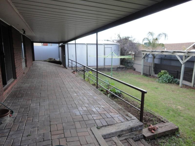 27 Robertson Crescent, Redwood Park SA 5097