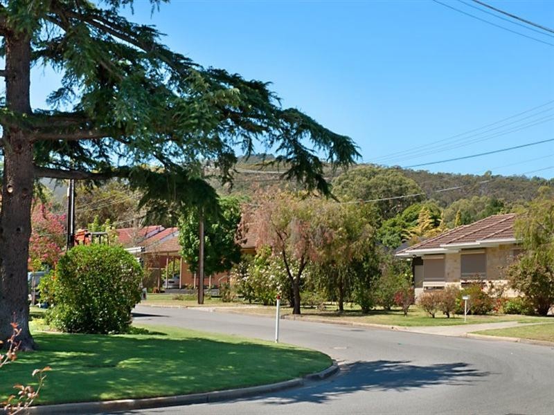 2 Carinya Crescent, Rostrevor SA 5073