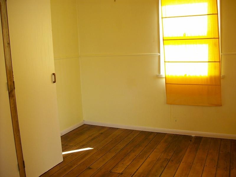 8 Little Street, Goodna QLD 4300